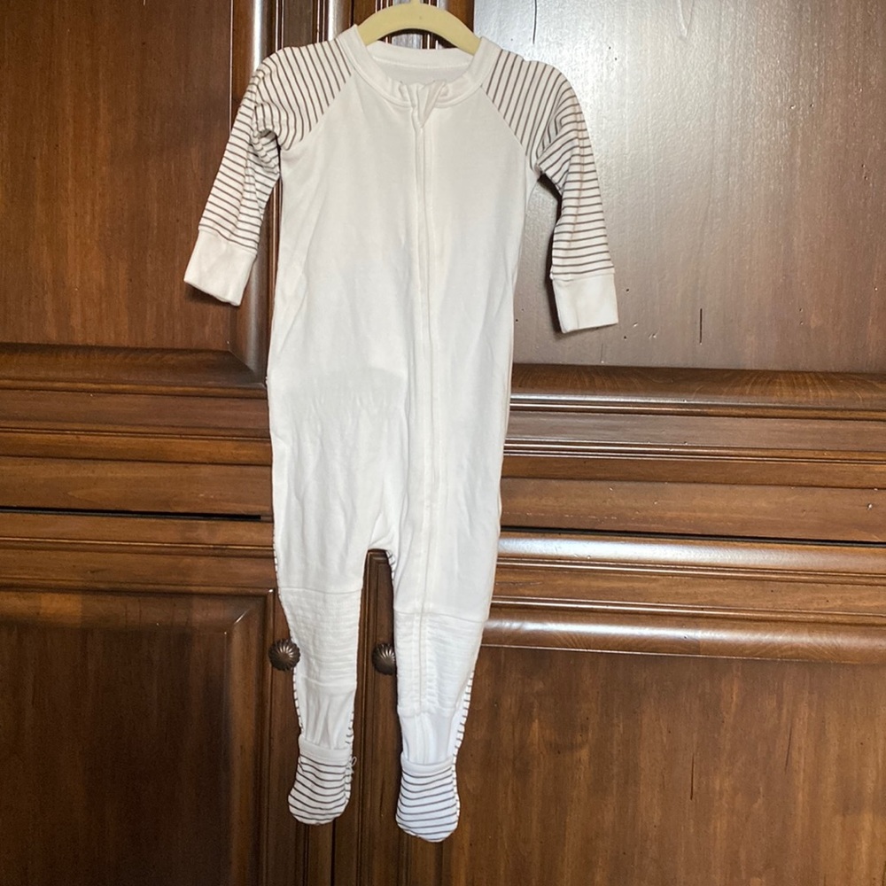 Goumi stripe footies 9-12 mo